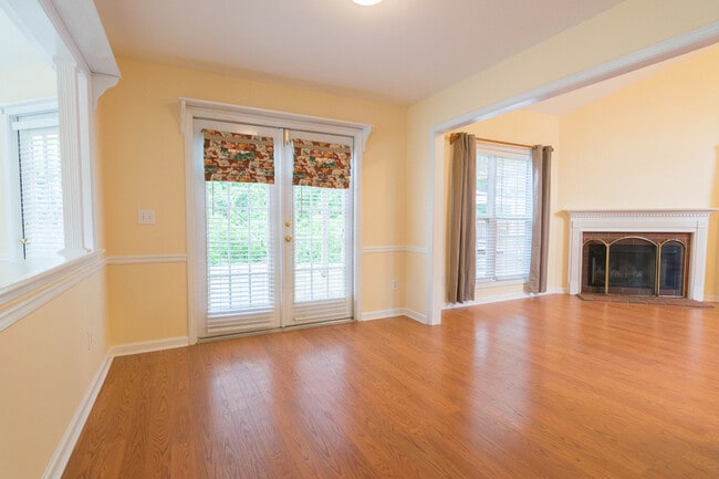 Photo - 340 Bedford Dr