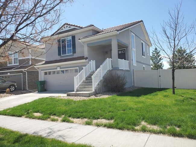 Building Photo - Tri-Level with Primary at top and 2 bedrooms on the lower level.