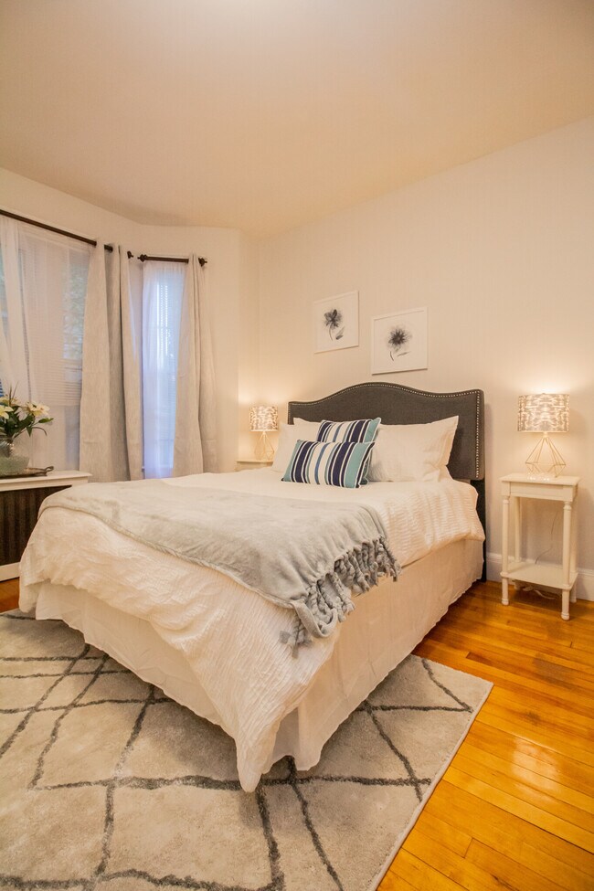 Building Photo - 1253 Beacon St Unit A3 Rental