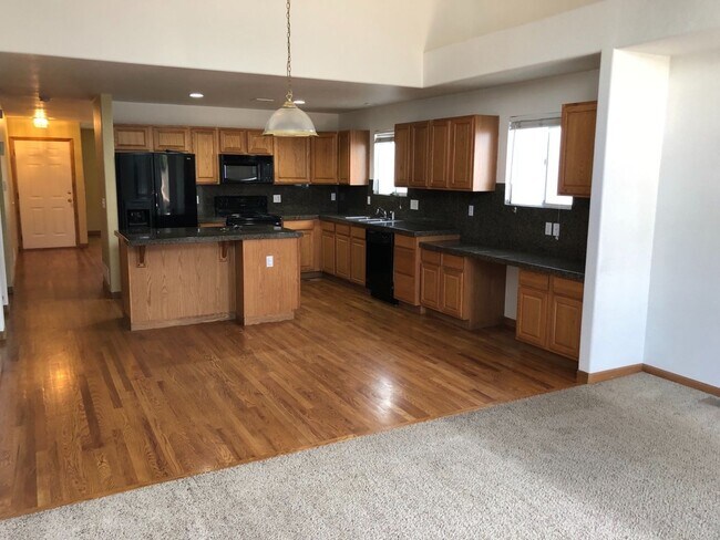 Photo - 3 bedroom with a loft in Sterling Hill!  S...