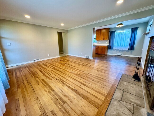 Photo - Large Mid-Century Charmer in Sunset Hill!