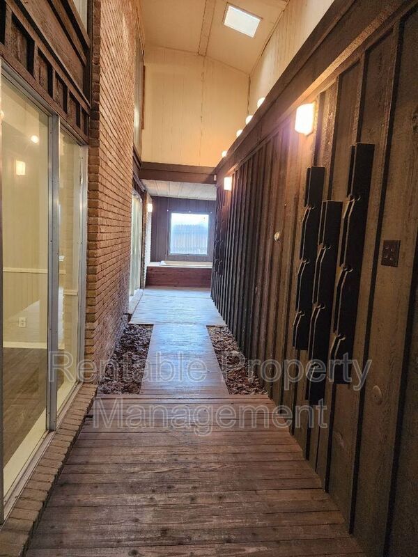 Building Photo - 6238 Wheaton Dr