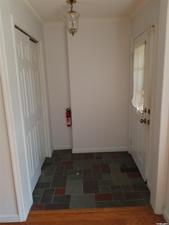 Photo - 871 Dumont Ave