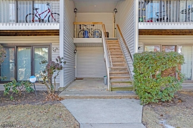 Photo - 51 Crabapple Ln