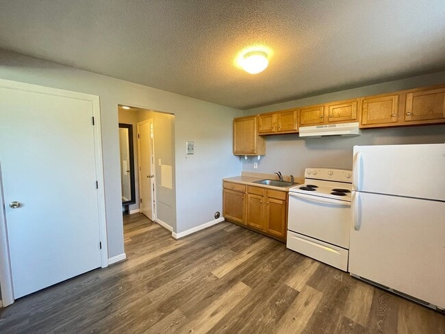 Building Photo - 181 Loudon Rd Unit 212