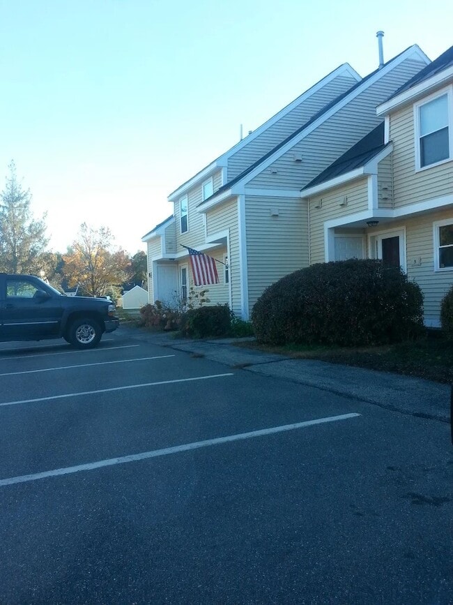 Building Photo - 30 Great Falls Dr Unit 30 Great Falls Drive