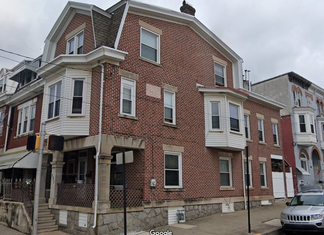 Building Photo - 501 W Turner St Rental