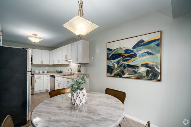 2BR, 1BA - 1000SF - Dining Room