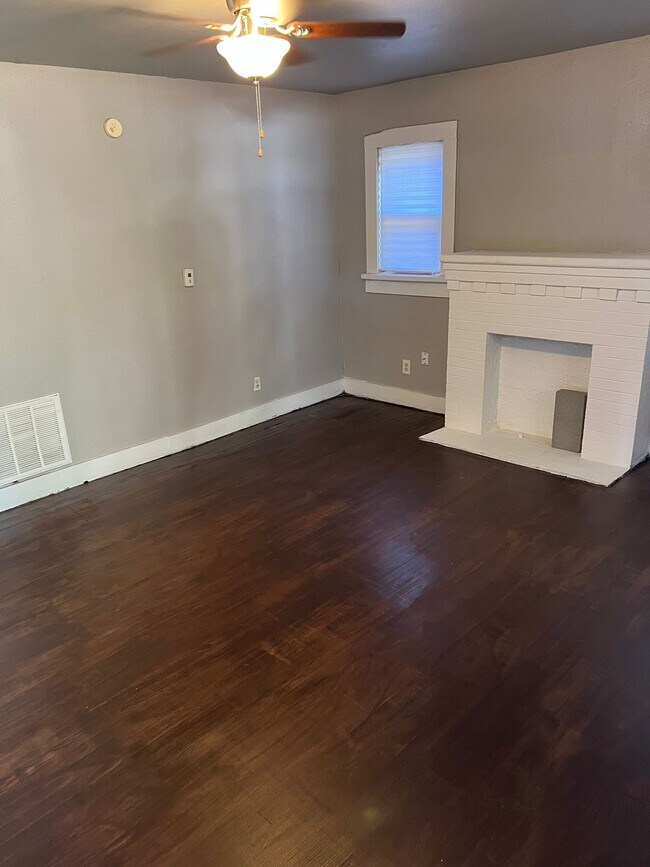 Photo - 405 S Louisiana St