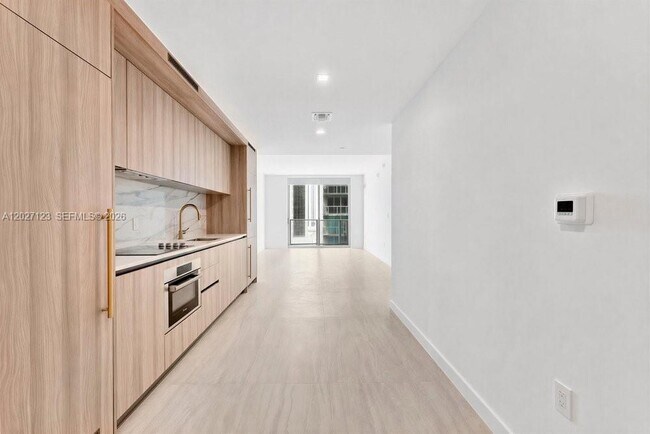 Photo - 77 SE 5th St Unidad 1711