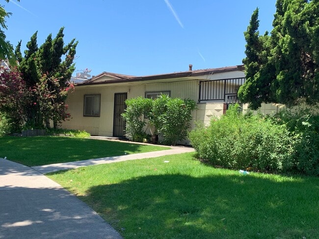 3411 W Orange Ave Unit 16