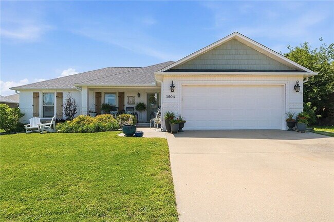 Building Photo - Single Family Home For Rent