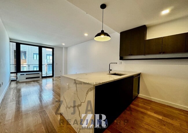 Building Photo - 25 E 19th St Unit 4A Rental