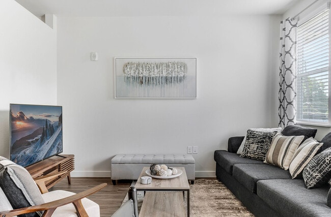 Photo - 1500 N Henderson Ave Unit ID1018232P