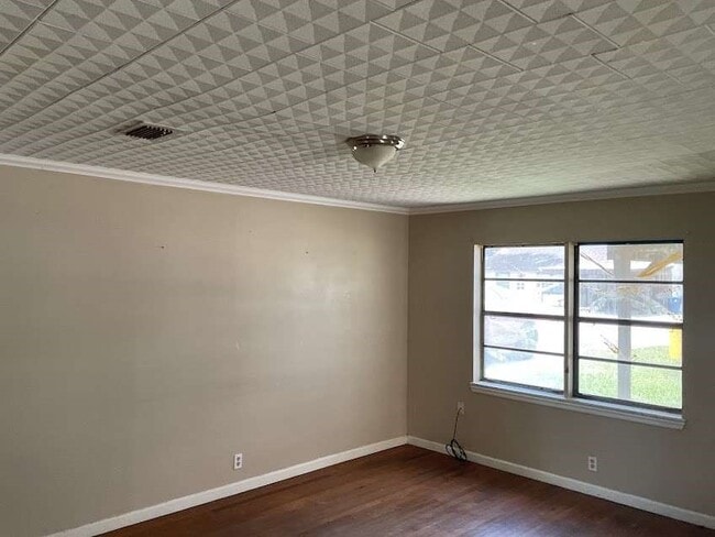 Photo - 401 Farrer St