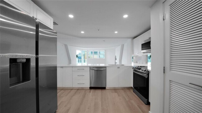 Photo - 555 NE 34th St Unit 603