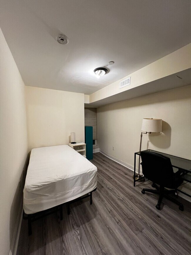 Photo - 678 N 33rd St Unit 1st F