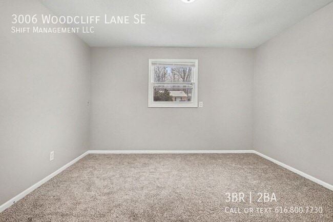 Photo - 3006 Woodcliff Ln SE