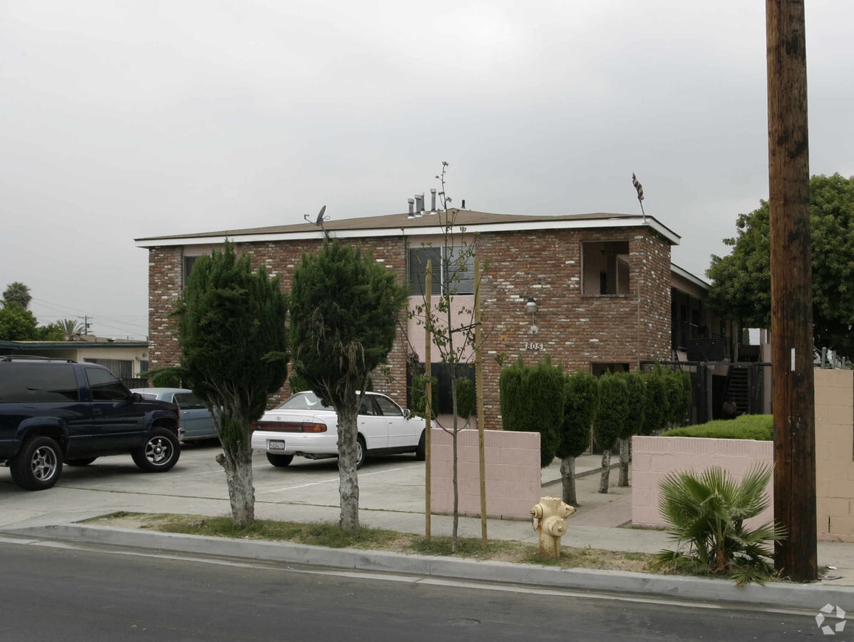 Photo - 805 N Willowbrook Ave Apartments
