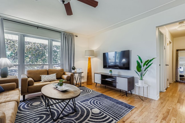 Photo - 909 Ogden Cir