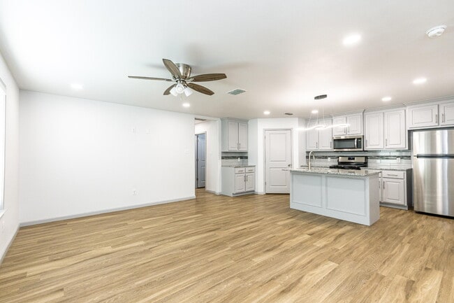 Photo - 1201 N Essex Ave