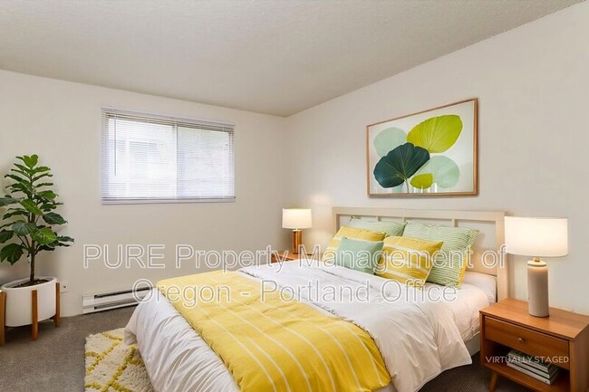 Photo - 14140 NE Sandy Blvd