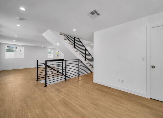 Photo - 227 N Park View St Unit 229B