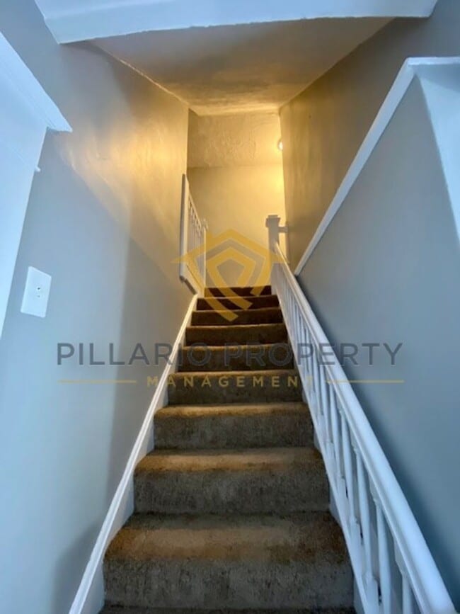 Photo - Upstairs Apartment Near Downtown Awaits! 2... Unit 4114 1/2 E Washington St
