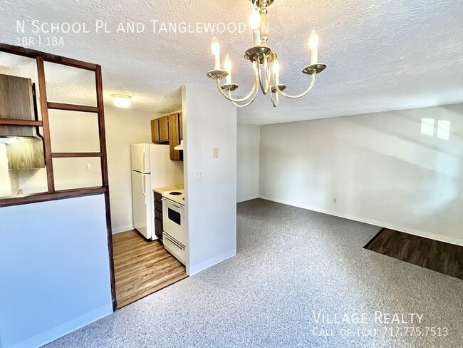 Photo - 323 N School Pl