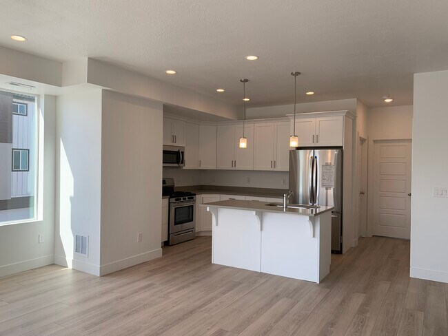 Upgraded island kitchen - 145 E Verdon Ct Townhome