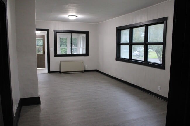 Building Photo - 317 S 6th St Rental
