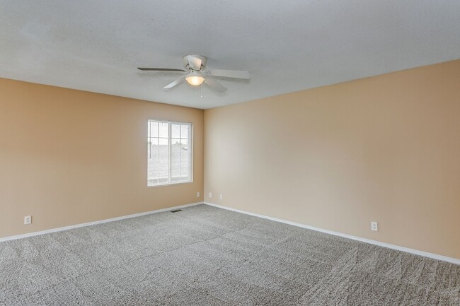 Photo - Super sized 3 bedroom townhouse