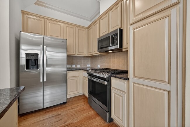 Photo - 931 W 23rd St