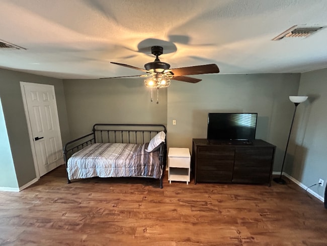 Photo - 2012 E Tonopah Dr