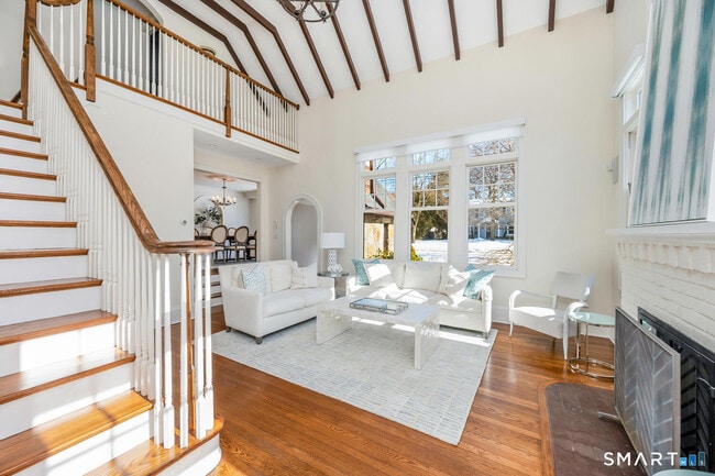 Photo - 20 Outlook Dr