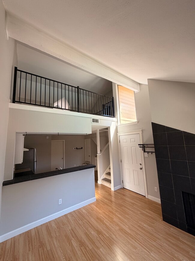 Building Photo - 5608 Cougar Dr Unit 219