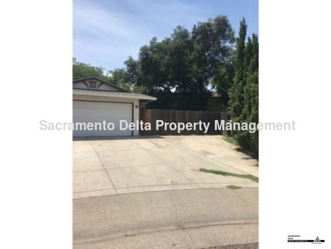 Photo - Updated 4 bed/2bath home with large yard RENT SPECIAL