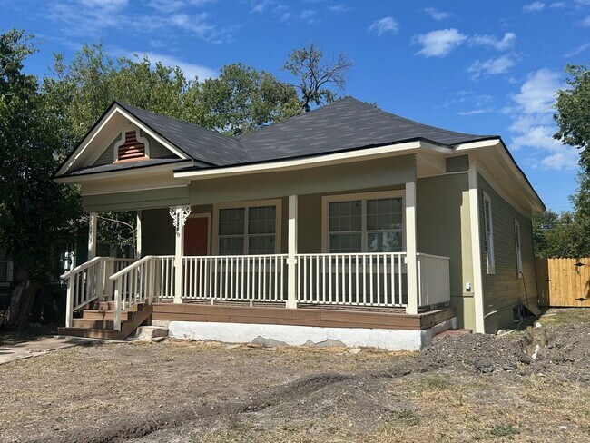 Photo - Newly Remodeled 3bed/2bath house for rent!