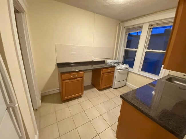Photo - 8 Barrows St