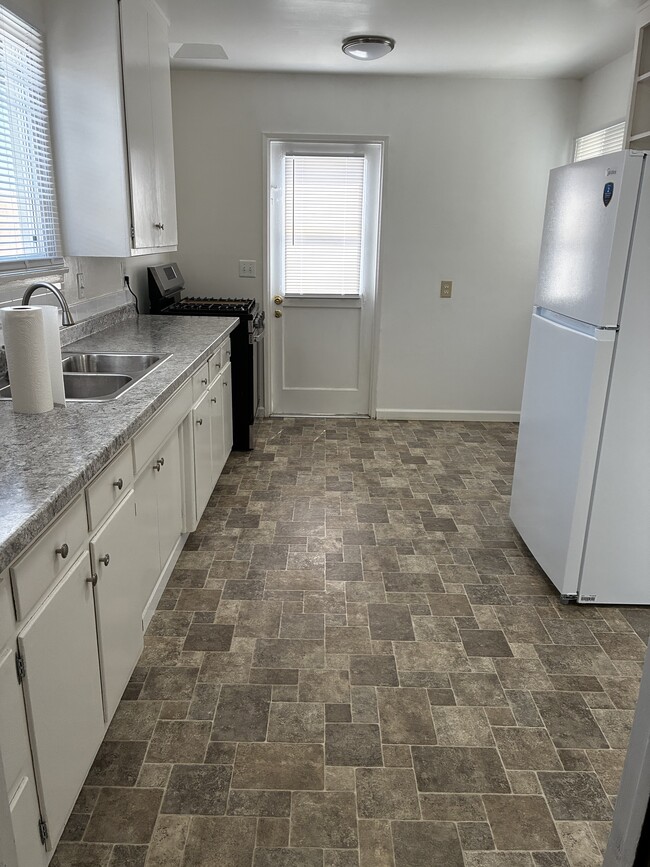 Photo - 2154 Stevely Ave