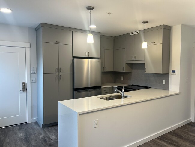 Building Photo - 106 Grove St Unit 2A Rental