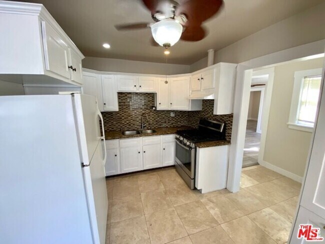 Building Photo - 8866 Cadillac Ave Rental