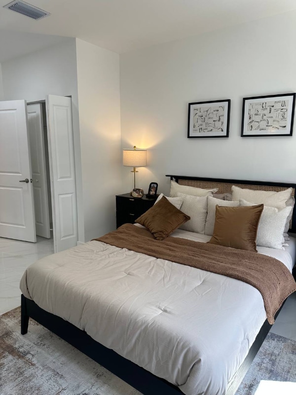 Photo - 1453 W 29th St