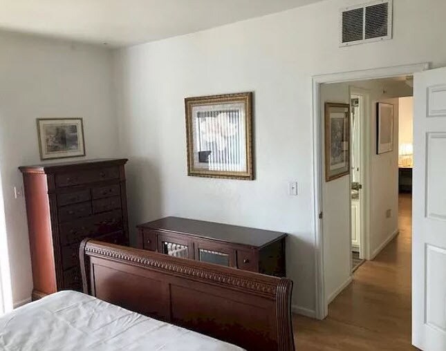 Master Bedroom - 2430 W 82nd Pl Unidad # 3G