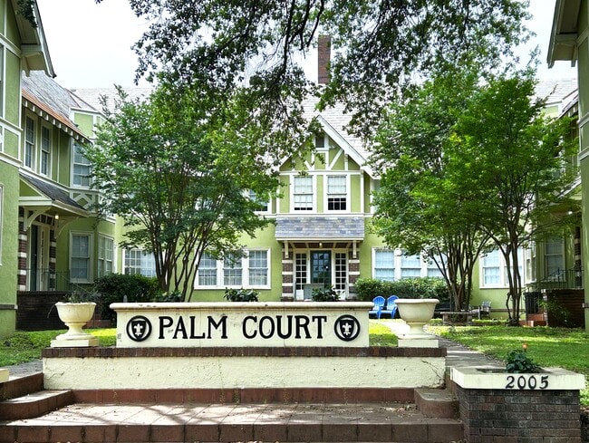 Carriage House- Palm Court