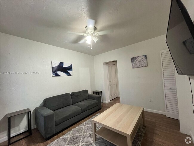 Building Photo - 200 NW 13th St Unit 7 Rental