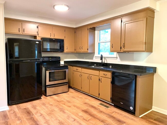 Photo - 321 Clearview Dr