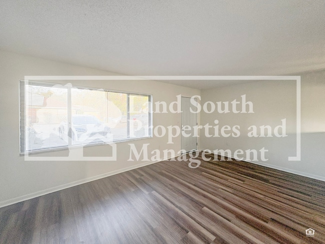 Photo - 105 Rosalynn Cir