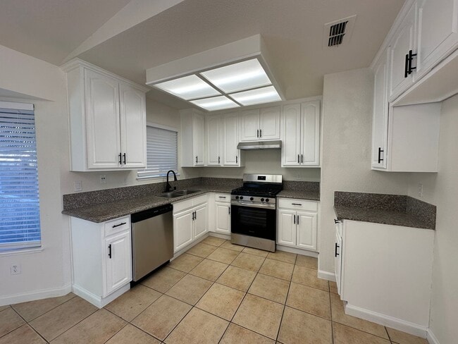 Photo - Move In Ready 3 Bedroom!