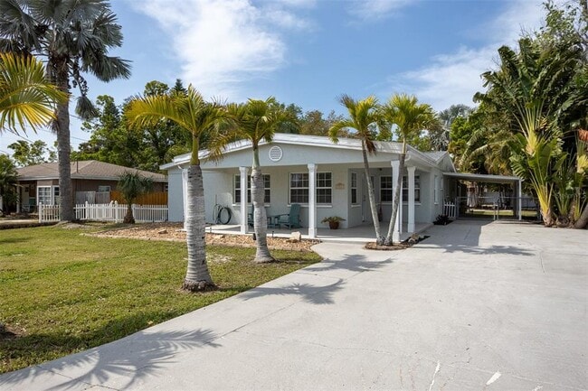Building Photo - 711 Bayshore Dr